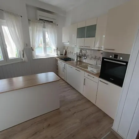 In - Maria Zaton - 2nd Floor Guest house